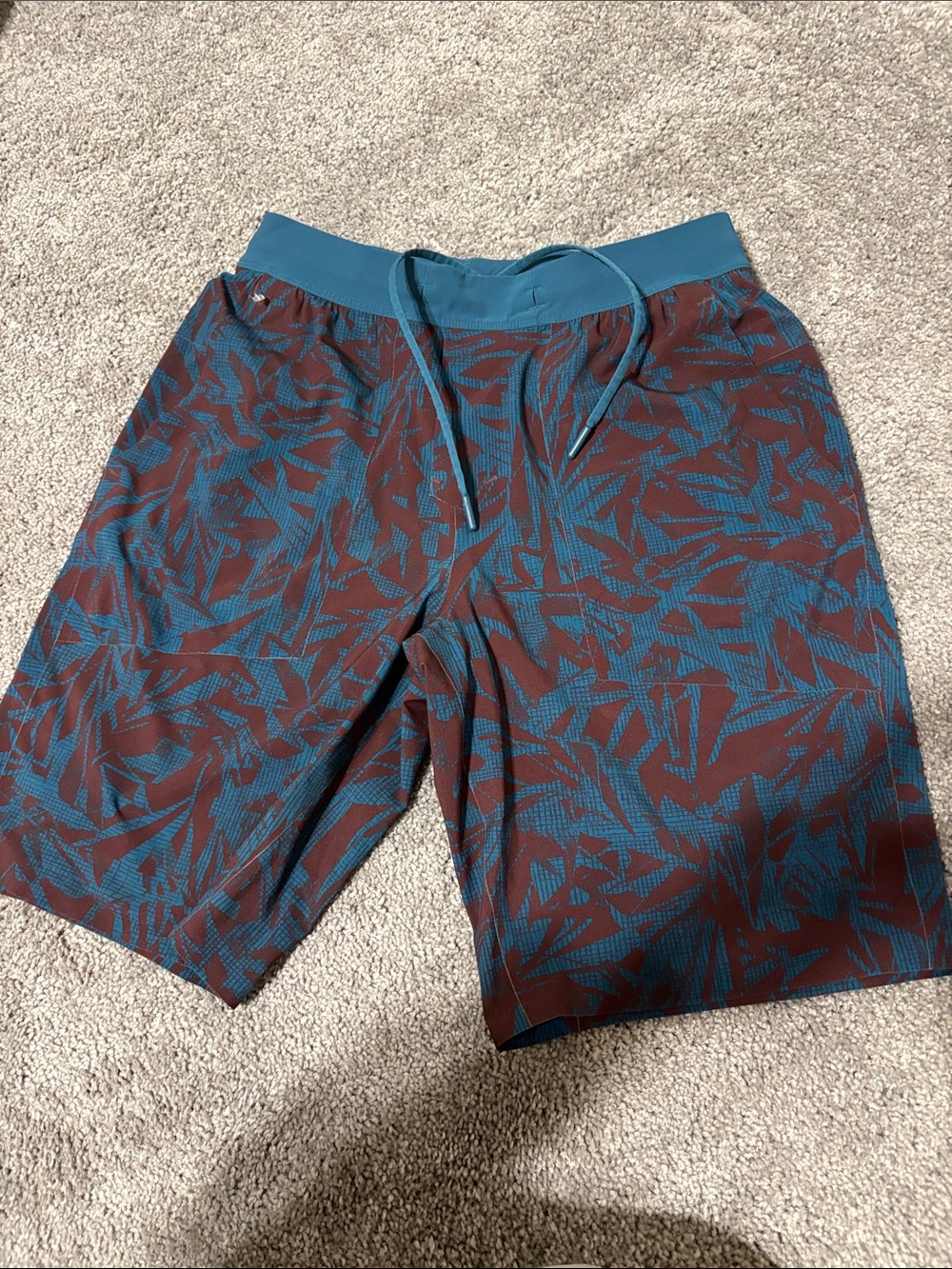 Lululemon T.H.E. Shorts reversible